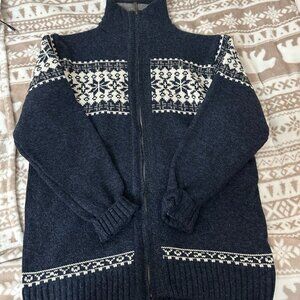 Men's Christmas sweater, size M